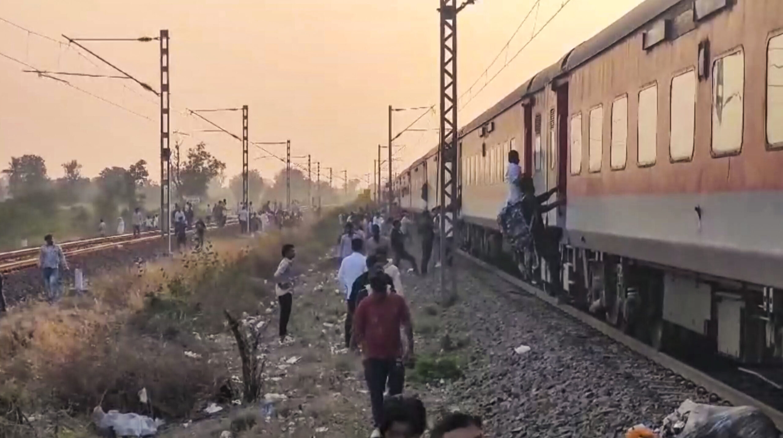 Passengers killed in train incident in Maha's Jalgaon